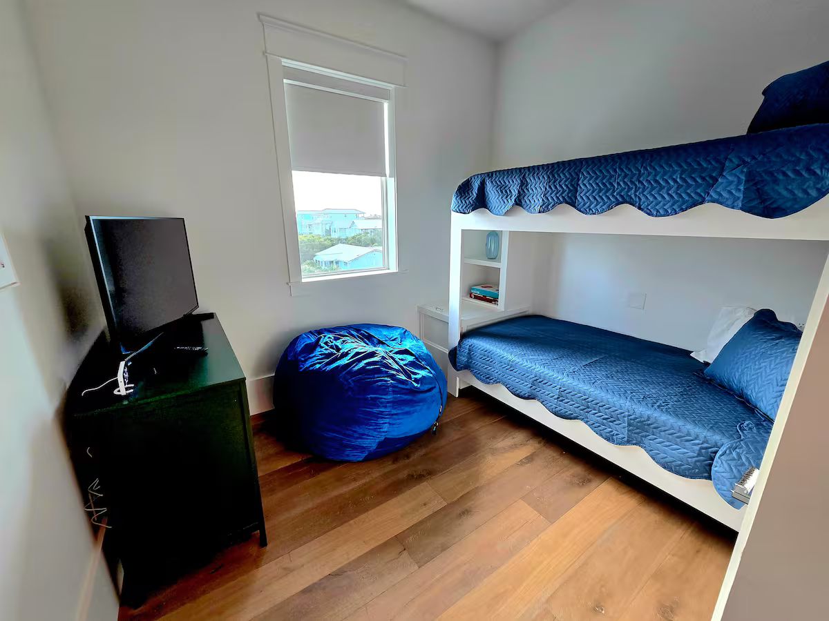 Bedroom 6 photo